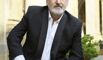 ابی و گوگوش کی اشکاتو پاک میکنه