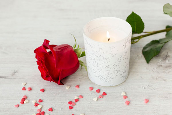دانلود آهنگ راضی مشو 1 عکس شمع وگل رز