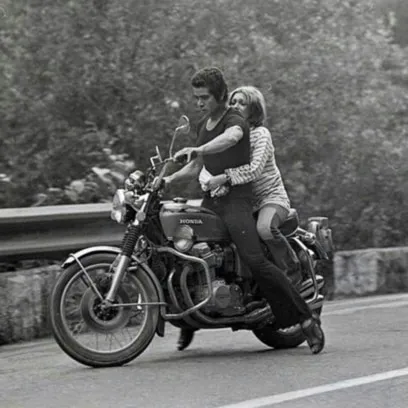 گوگوش همسفر