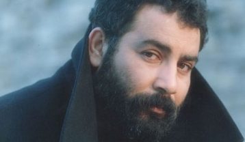 دانلود آهنگ احمد کایا Ay Gidiyor احمد کایا Ay Gidiyor